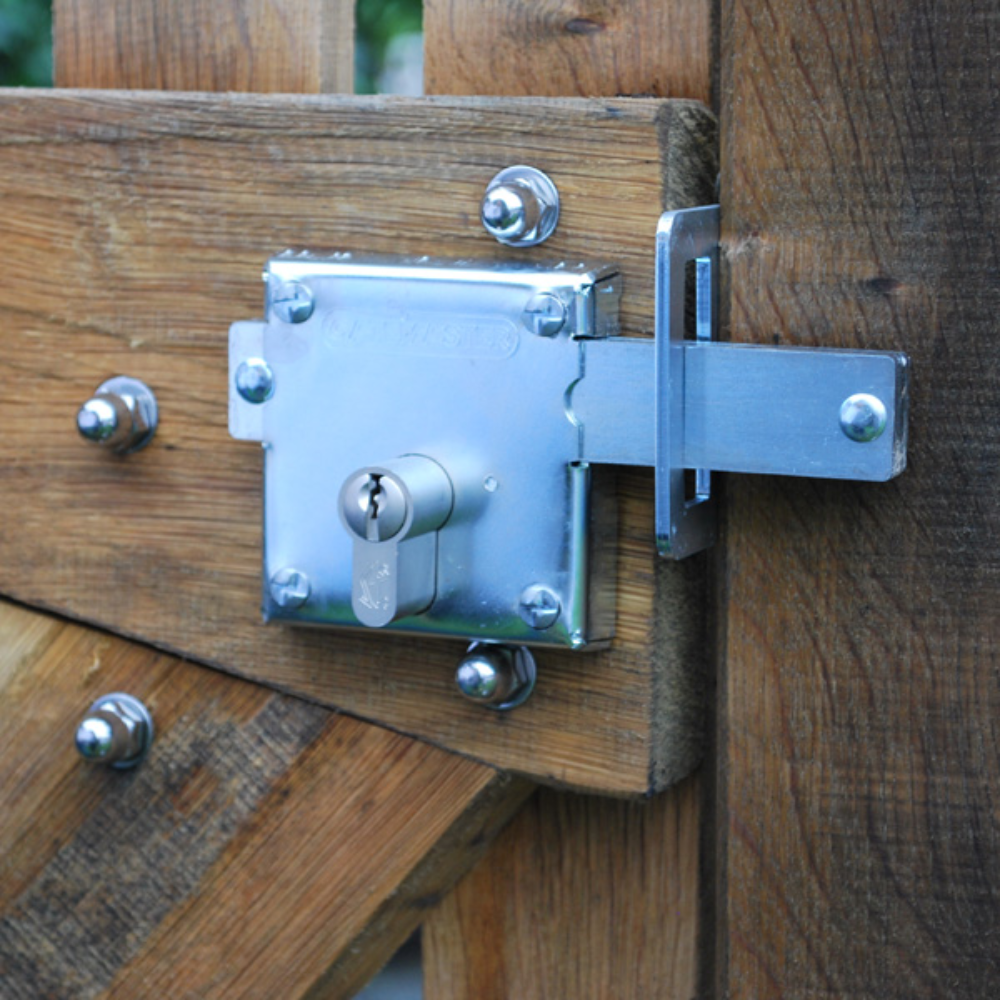 GATEMASTER Long Throw Gate Locking Bolt With Cylinder